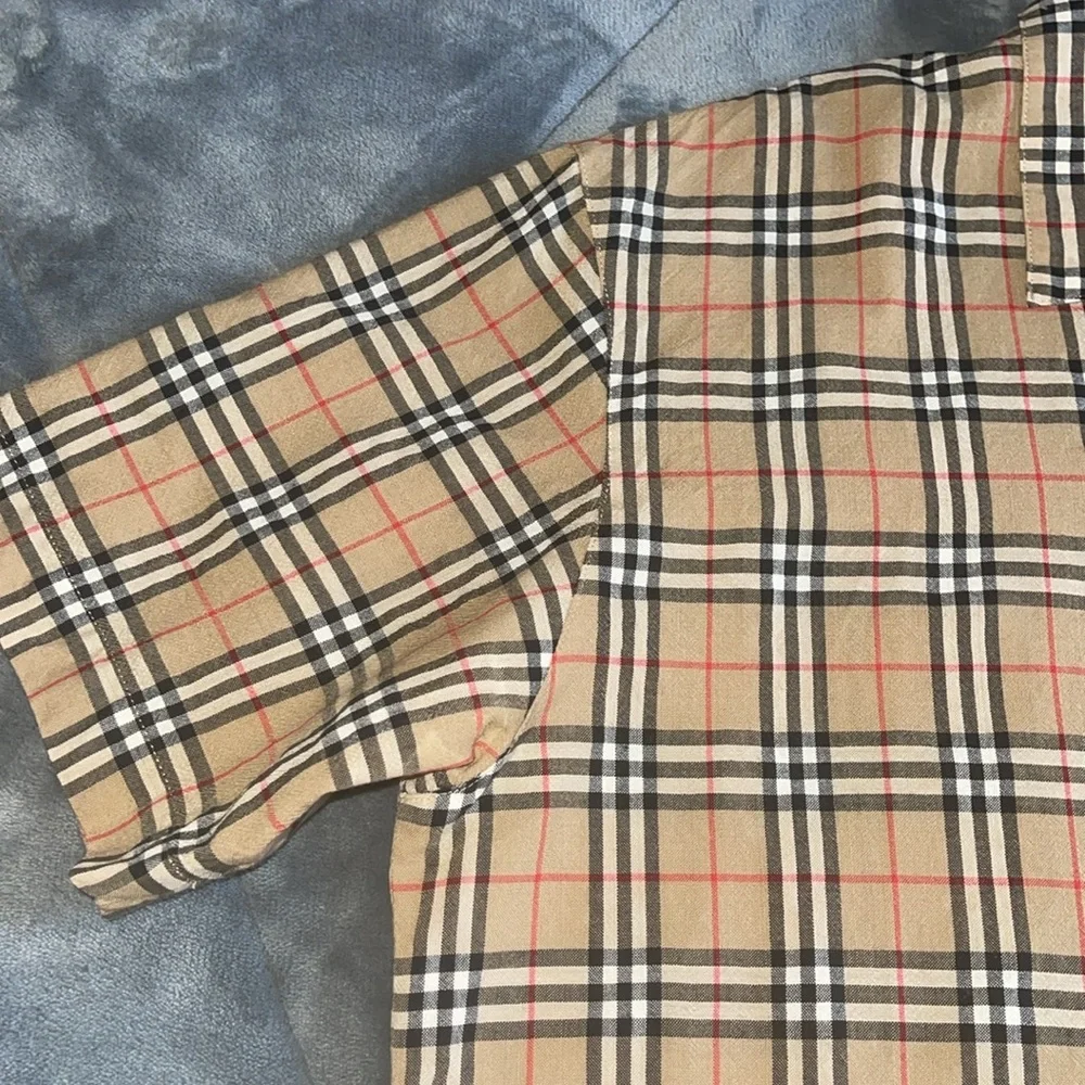 Preloved Burberry shirt with 1 pocket excellent condition size 15 22” wide - Picture 3 of 12